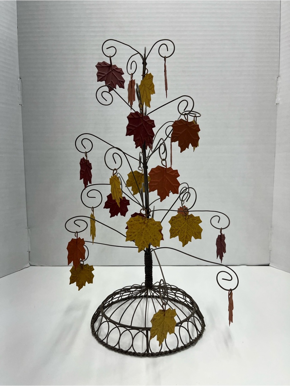 Wire tree with autumn leaves decor/ornaments - Picture 2 of 5